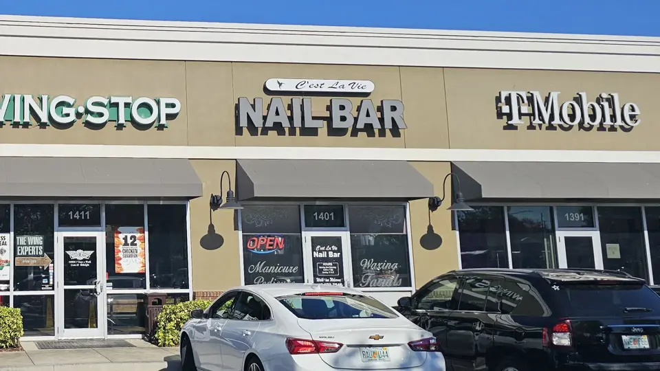 C'est La Vie Nail Bar