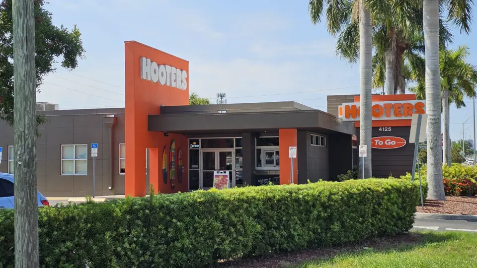 Hooters