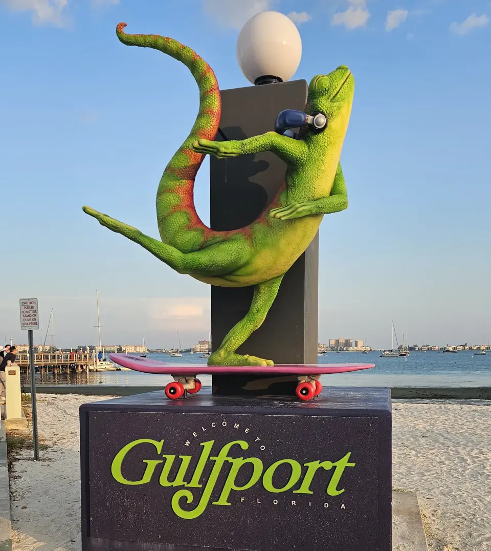 G. Gordon McFly Gecko Statue