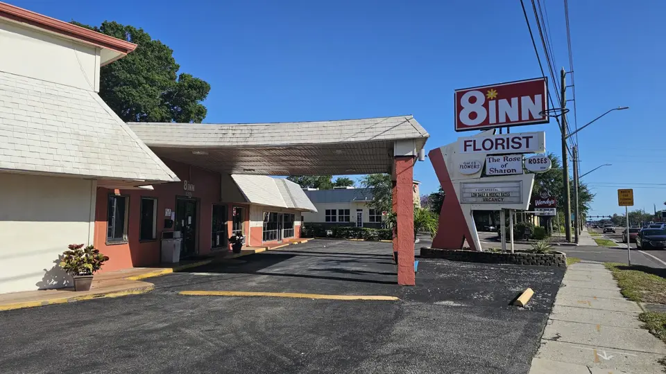 8 Inn