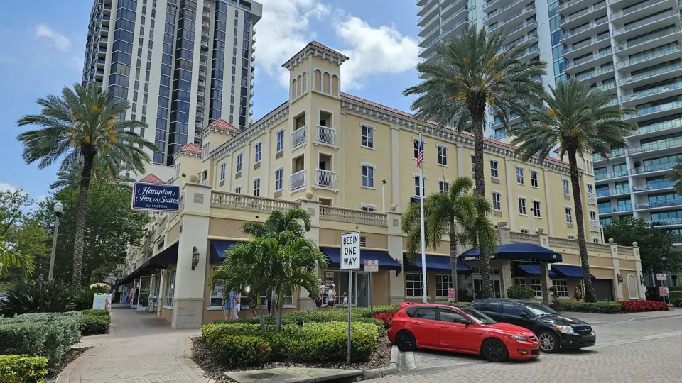 Hampton Inn & Suites