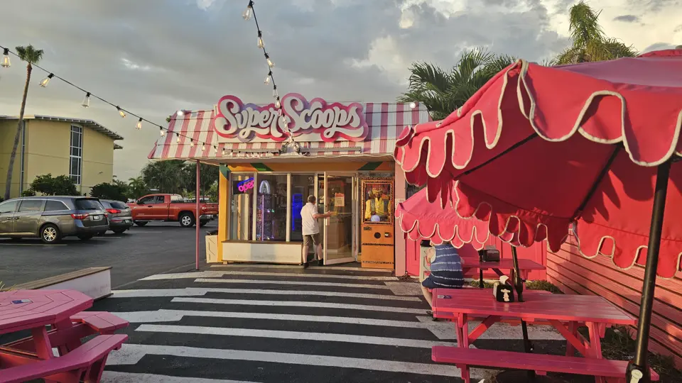 Super Scoops