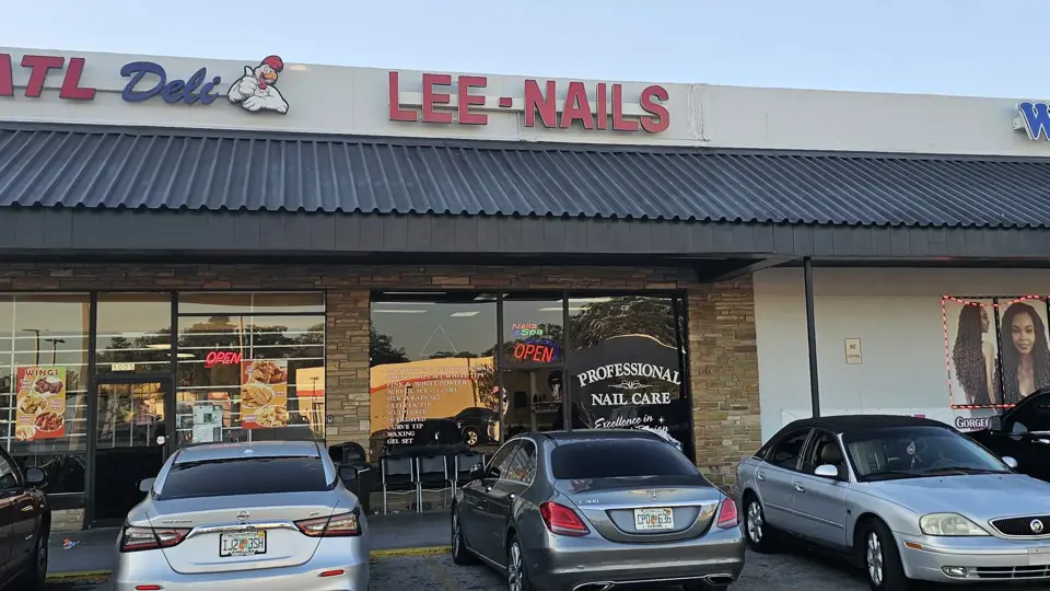 Lee-Nails