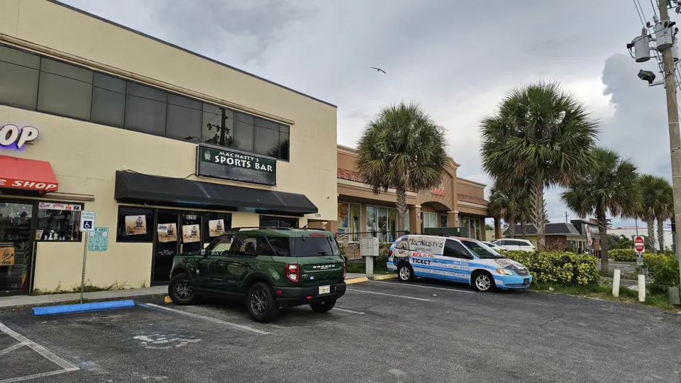 MacNasty's Sports Bar and Grill